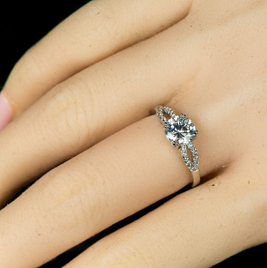 Mersia 6mm Round Engagement Ring | 0.9ct