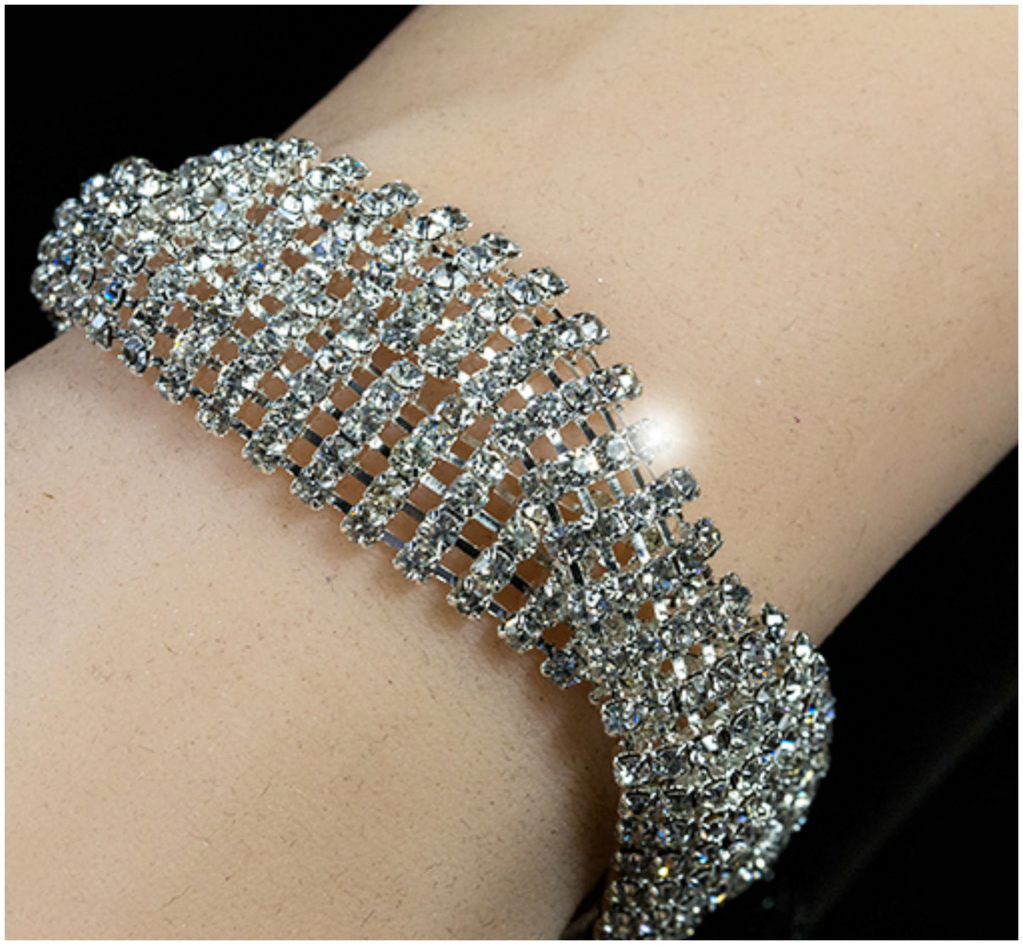 Jebel Romantic Twist Rhinestone Bracelet | 7in