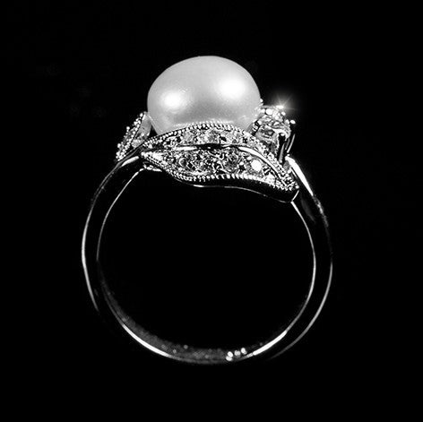 Holly White Pearl Floral Ring