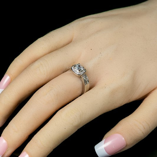 Grable 5mm Cushion Halo Engagement Ring Set | 0.8ct