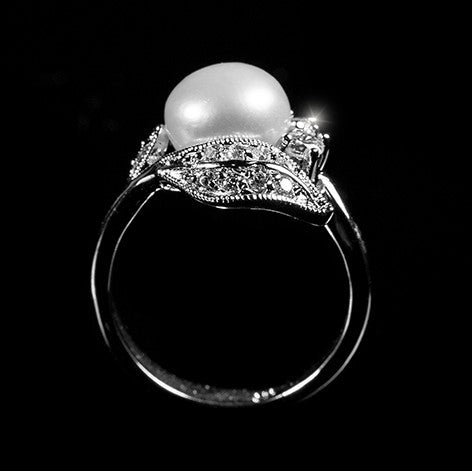 Holly Classic Freshwater Pearl Ring | 0.8ct