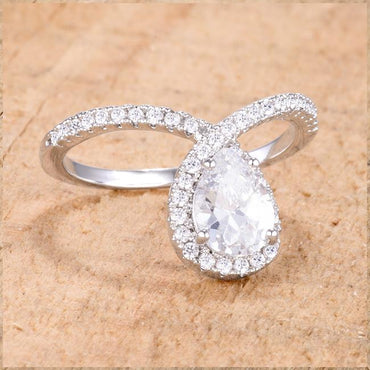 Ladda 8x6mm Pear CZ Chevron Ring | 1.25ct