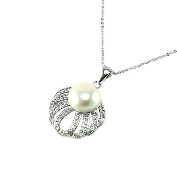 Lordyna White Pearl Clam Pendant