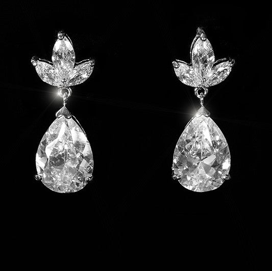 Mavis Classic Pear Drop Earrings | 6ct